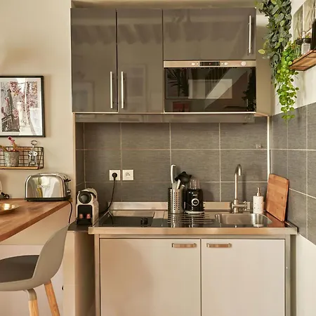 Temple Iv Apartment *