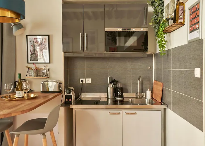 Temple Iv Apartment *